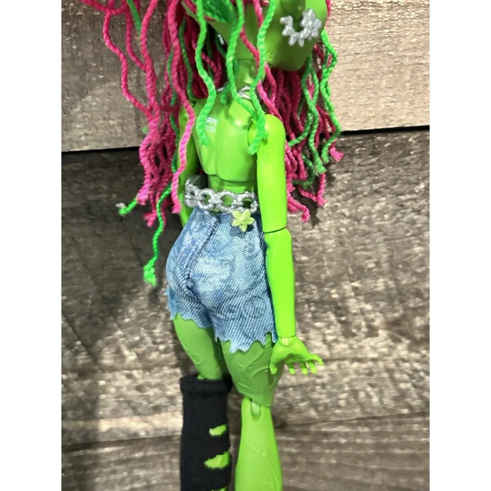 Monster High G3 Venus McFlytrap Core Fashion Doll Gen 3‎